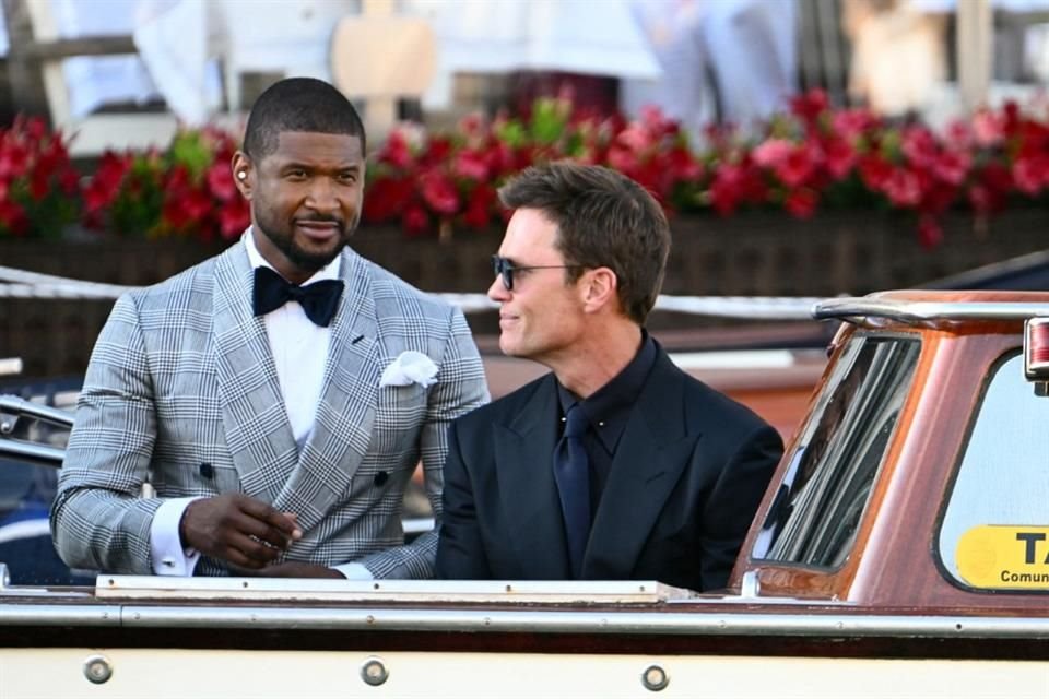 El cantante Usher y el jugador Tom Brady se subieron en el mismo taxi acuático.