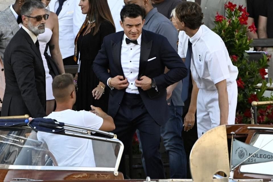 Orlando Bloom, que fue sin su ex pareja Katy Perry, también escogió un smoking.