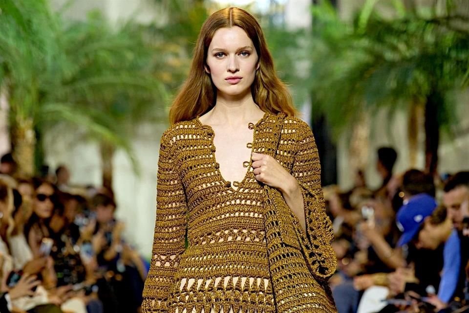 Vestir prendas hechas a mano es rendir homenaje a la tradición, la cultura y la autenticidad en un mundo dominado por lo industrial.