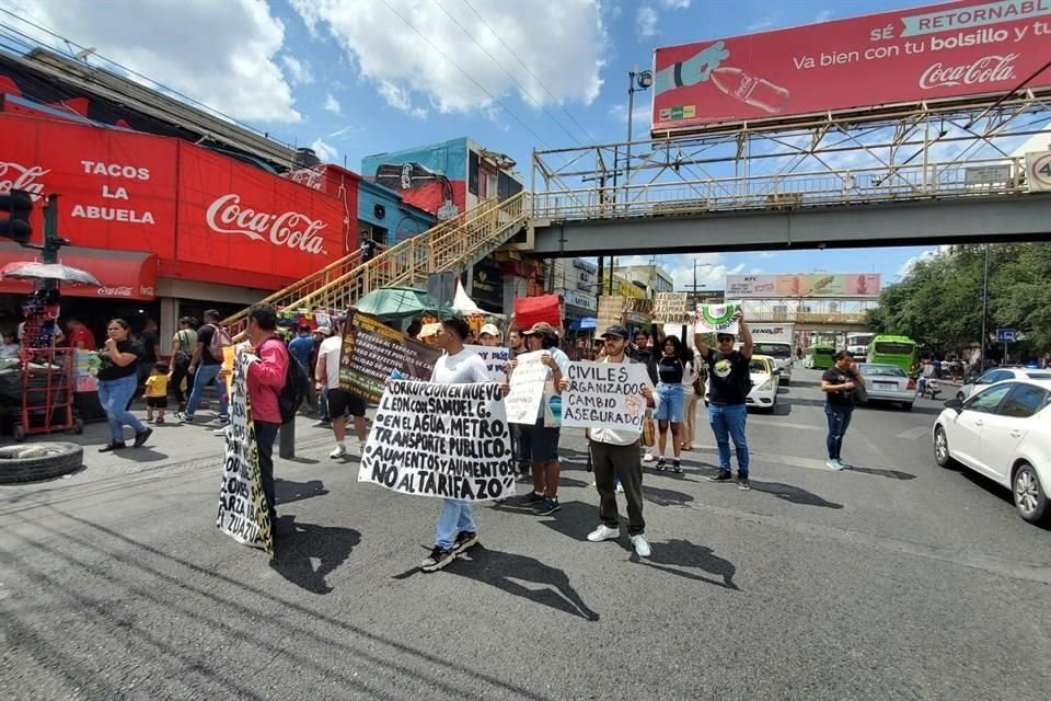La marcha comenzó poco después de las 14:30 horas en Juárez y Aramberri.