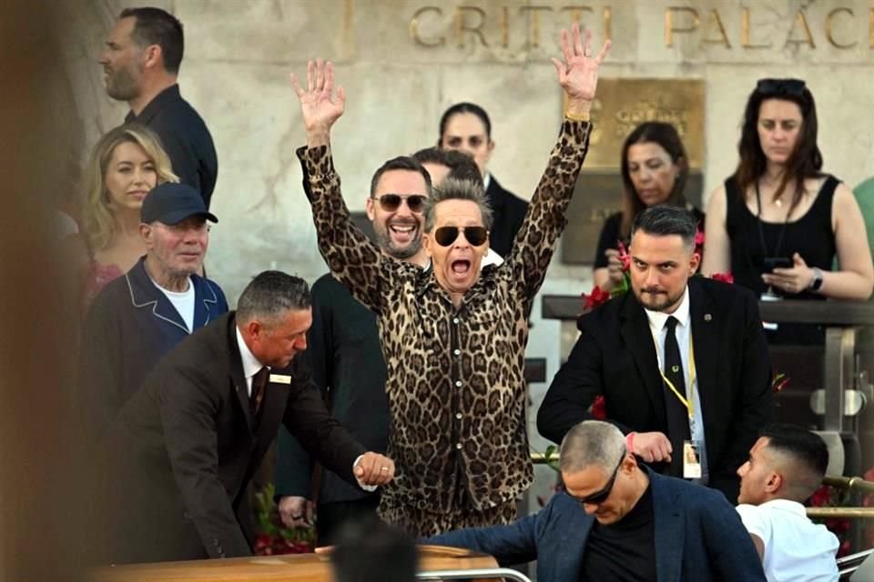 El productor Brian Grazer no podía faltar a la tercera fiesta del fundador de Amazon.