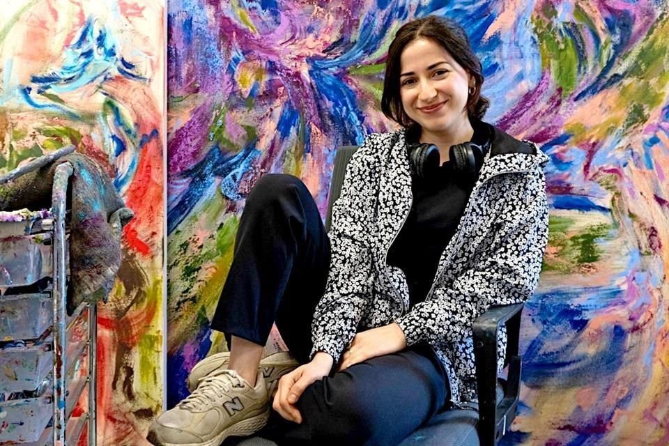 La regia Ana Benavides reside en Londres y ha exhibido su obra en varios países.