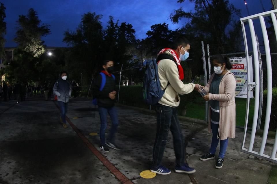 EDOMEX. Primer día de regreso a clases en la secundaria técnica número dos ubicada en el centro de Toluca