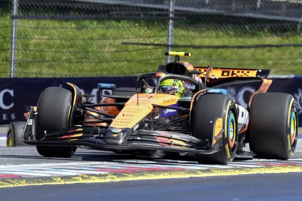 Lando Norris ahora sí no cometió errores y celebró en lo más alto del podio.
