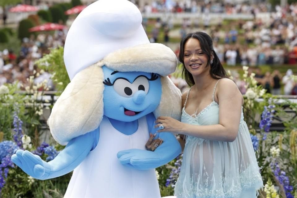 Rihanna viajó hasta Bélgica para liderar el estreno mundial de la nueva película de 'Los Pitufos', donde presta su voz para Pitufina.