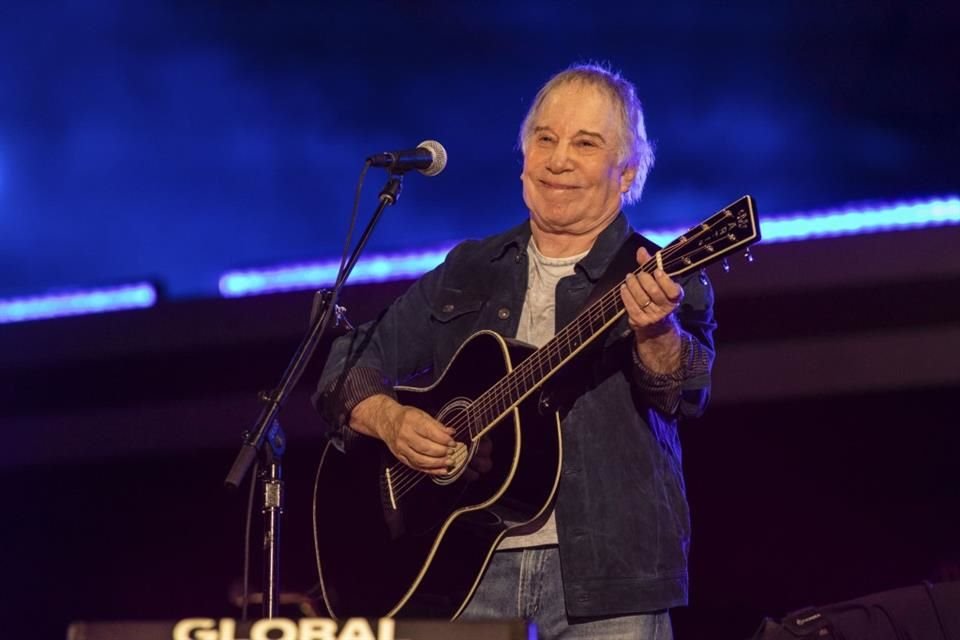 El legendario cantautor Paul Simon tuvo que cancelar dos conciertos en Filadelfia por un dolor de espalda crónico, por el que se someterá a cirugía.