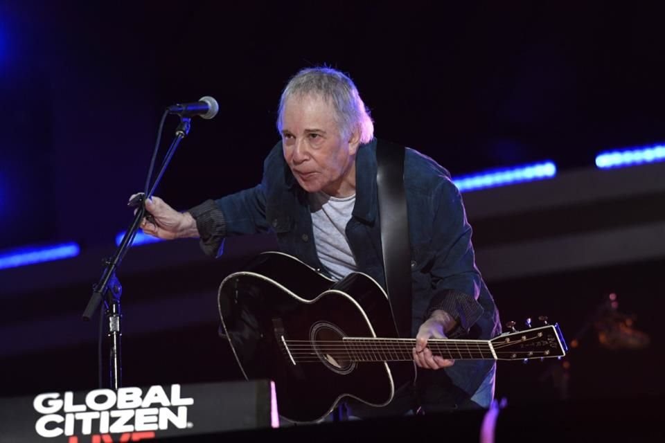 Simon se encuentra actuando en su gira 'A Quiet Celebration', en la que interpreta su álbum de 2023, Seven Psalms, en su totalidad, junto con clásicos de su extenso catálogo.