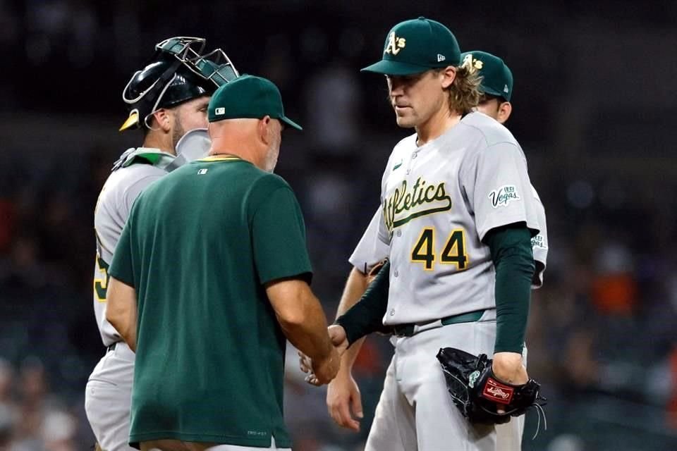 Tyler Ferguson (número 44) en un duelo ante Tigres de Detroit.