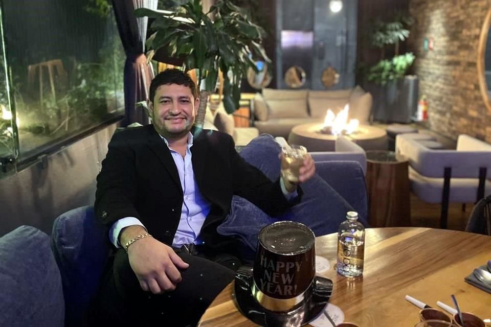 Ahora es un próspero empresario señalado de ser dueño de un grupo de empresas dedicadas a la venta de gasolina robada y al huachicol fiscal.