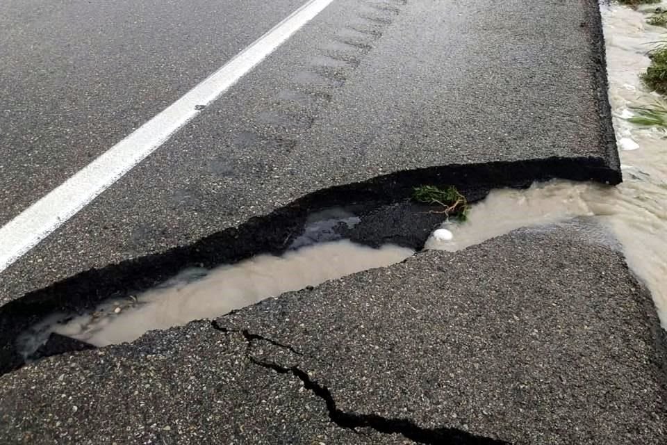 La carretera Zaragoza-González, a la altura del kilómetro 36, presentó daños en el asfalto.