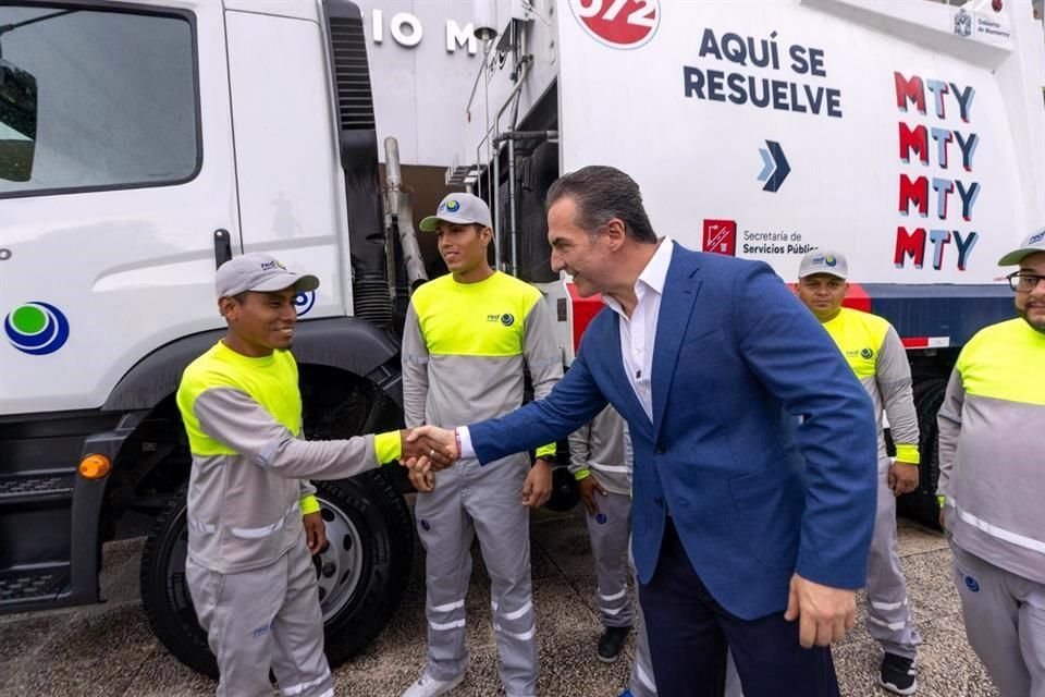 Cada una de las nuevas unidades puede trasladar de 8 a 9 toneladas, informó el Adrián de la Garza.