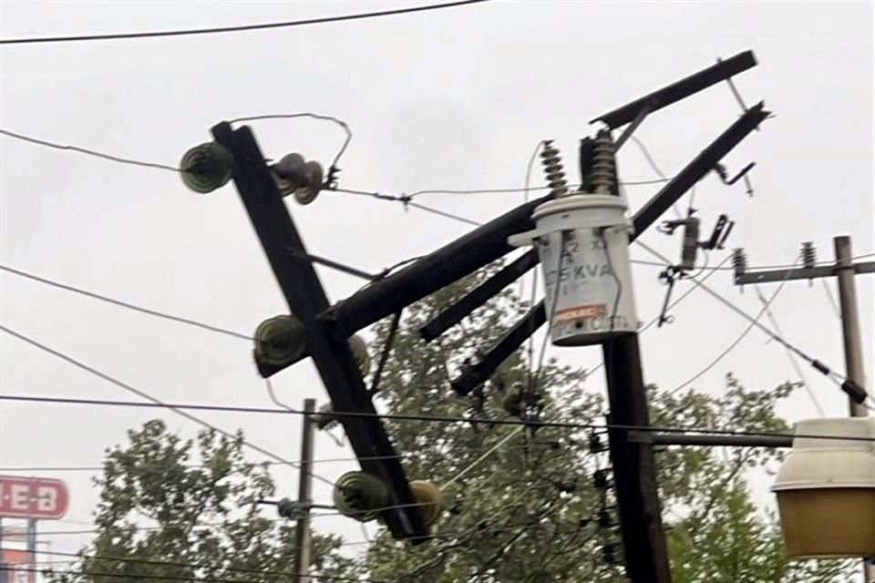 Protección Civil de Monterrey envió una unidad para darle seguimiento.