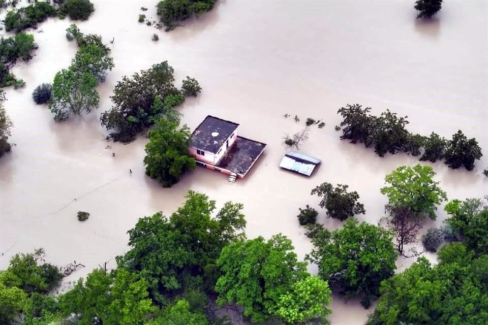 El Gobernador Américo Villarreal, durante una gira en Reynosa, confirmó que en rancherías de varios municipios hay pobladores completamente incomunicados.