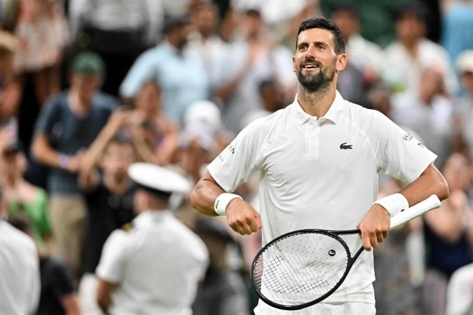 Pese a caer en el segundo set, Novak Djokovic controló el resto del juego y venció al francés Alexandre Müller en Wimbledon.
