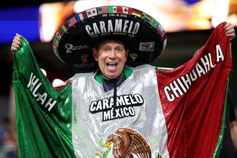 Otras veces apoyando a la Selección de México, ahora alentando a Rayados.
