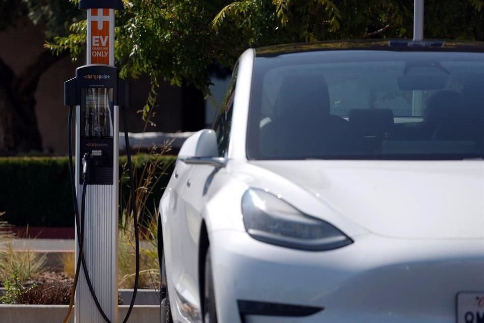 Las acciones de Tesla han caído un 26% en lo que va de año hasta el cierre del martes.