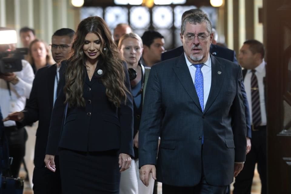 La Secretaria de Seguridad Nacional de EU, Kristi Noem, y el Presidente de Guatemala, Bernardo Arévalo, en Guatemala, el 26 de junio de 2025.