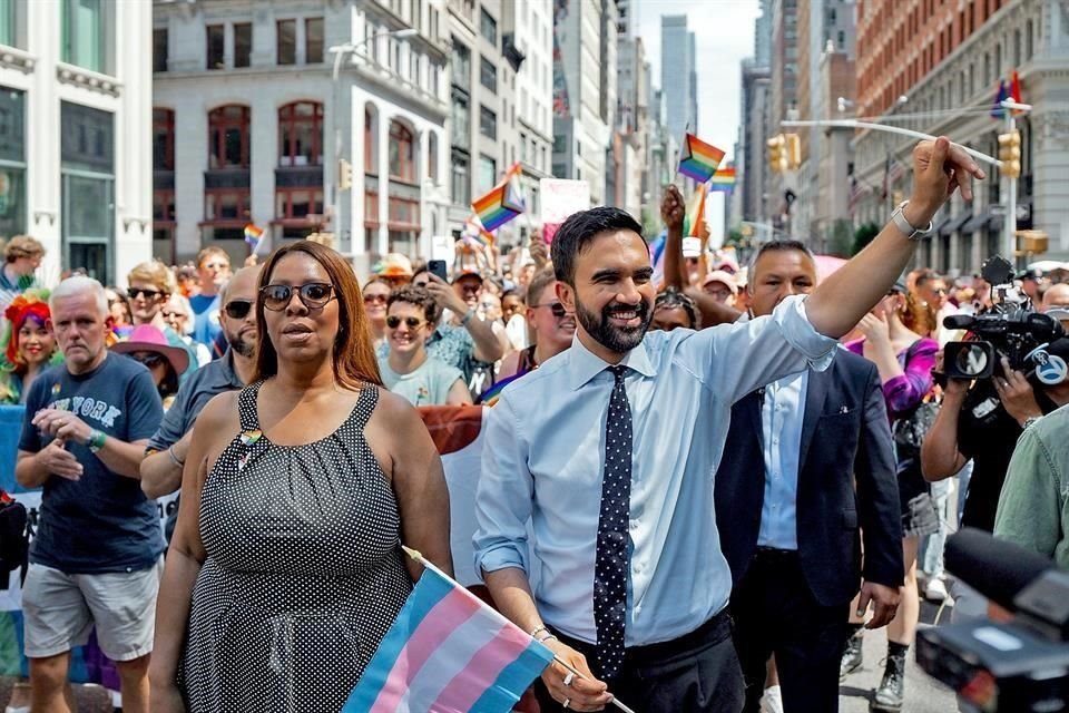 El norteamericano Zohran Kwame Mamdani, ganó las elecciones primarias demócratas para contender por la Alcaldía de Nueva York.