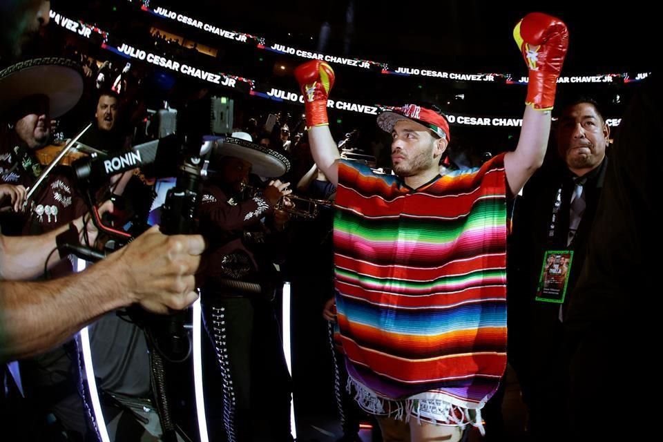 Julio César Chávez Jr. enfrentaría ser deportado.