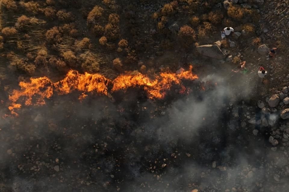 Un incendio forestal en Cesme, Turquía, el 3 de julio del 2025.
