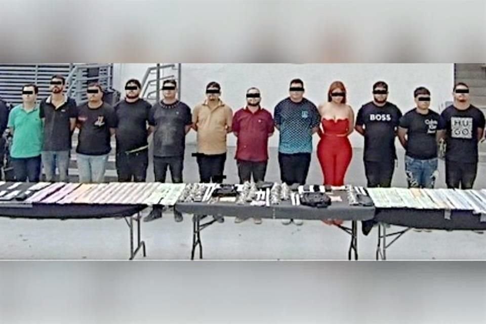 Tras su detención, los 11 hombres y una mujer fueron presentados ante la autoridad.