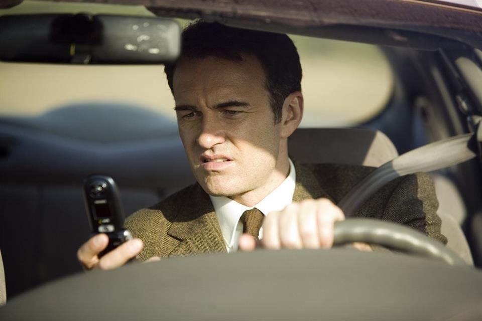 Actúa Julian McMahon durante escena de la película 'Premoniciones'. Tuvo diferentes papeles en series y filmes.