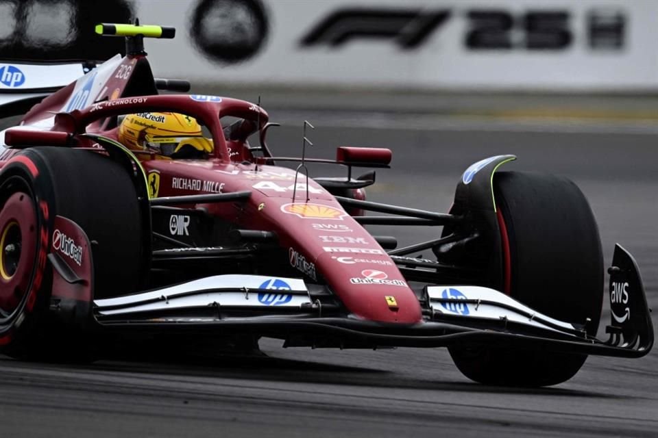Lewis Hamilton durante las acciones en Silverstone.