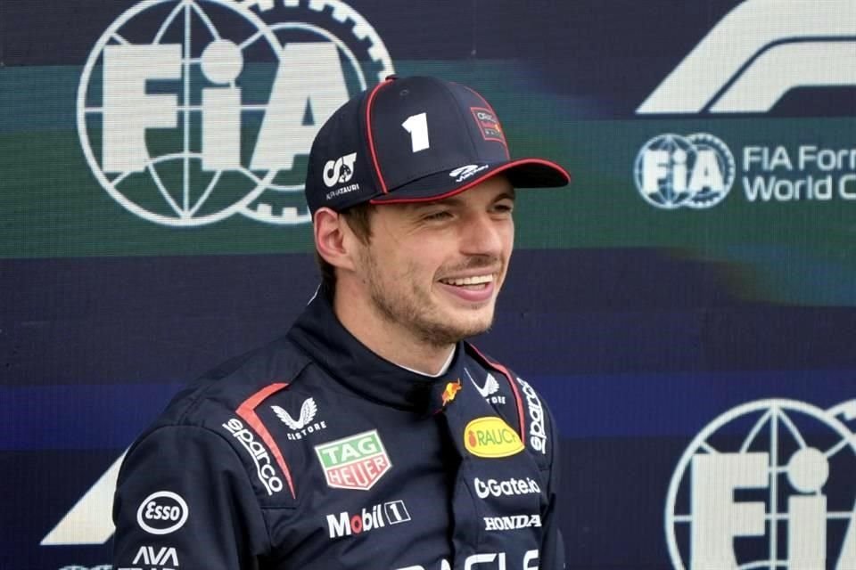 Max Verstappen se quedó con la pole position en el Gran Premio de Gran Bretaña, lo que enfrío un presente de rumores sobre un cambio de equipo.
