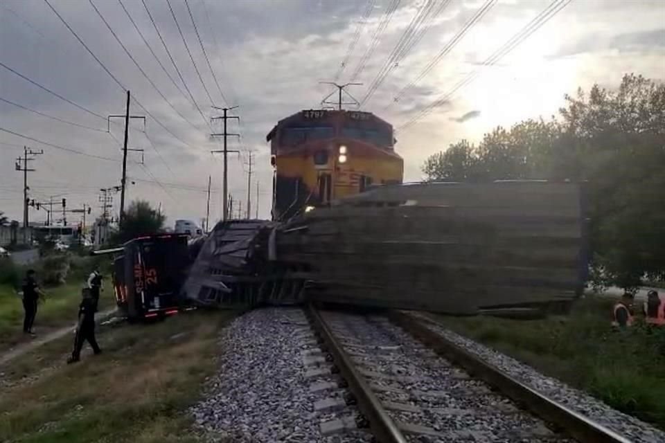El accidente fue reportado a las 17:52 horas, en el cruce de la Avenida Parque Industrial Monterrey y la Vía a Matamoros