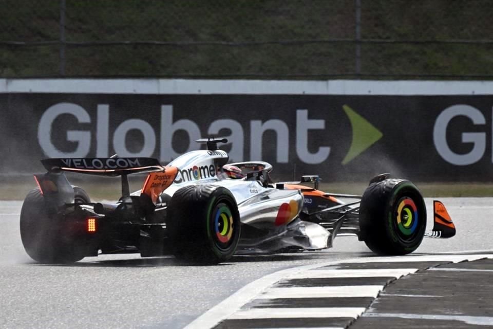Una mala maniobra le costó el triunfo a Oscar Piastri.