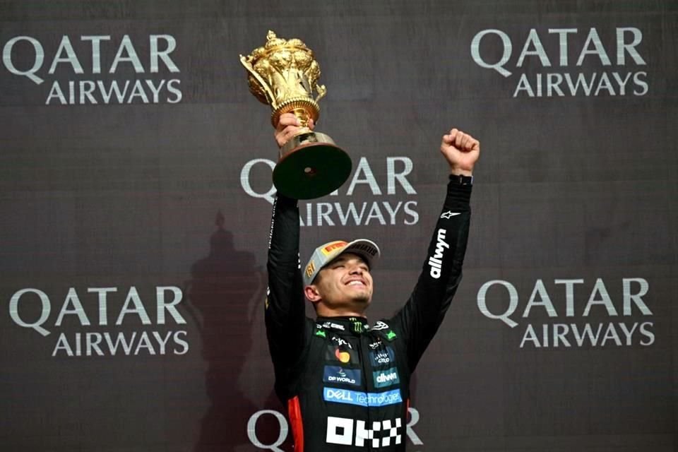 El británico celebrando en casa su quinta victoria en la presente temporada de F1.