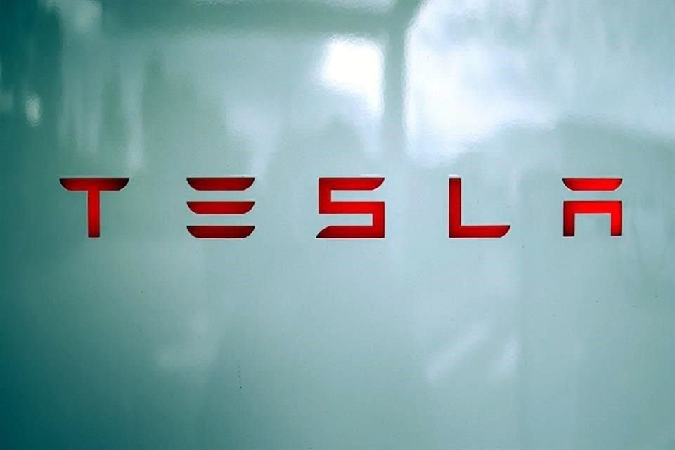 Las acciones de Tesla caían 8% luego de que Elon Musk se pronunció el fin de semana sobre crear un nuevo partido político en EU.