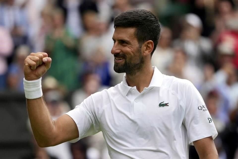 Novak Djokovic trabajó más de la cuenta, pero dejó en el camino a Alex De Miñaur para meterse a Cuartos de Final en Wimbledon.
