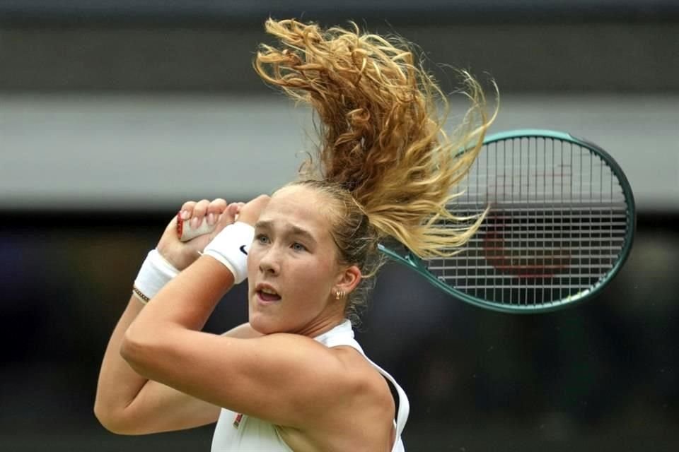 La rusa enfrentará a Belinda Bencic en Cuartos de Wimbledon.