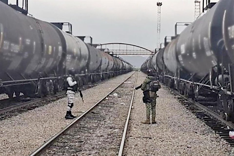 Autoridades decomisaron 129 ferrotanques y aseguraron más de 15 millones de litros de combustible en Coahuila, pero no hubo detenidos.