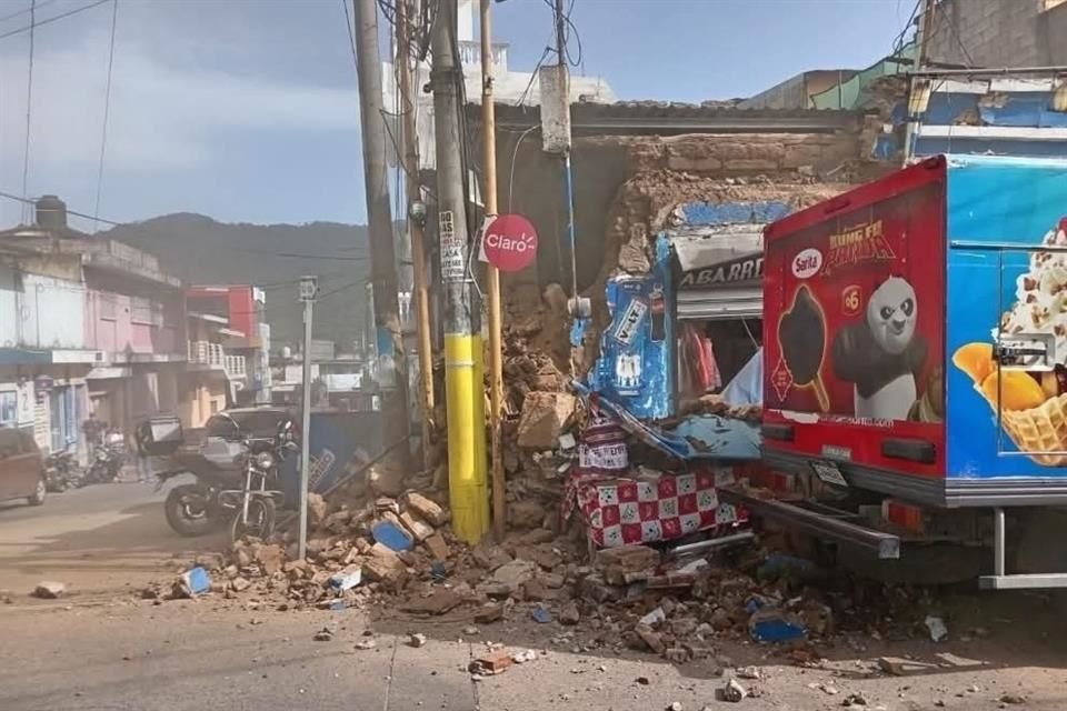 Tres fuertes sismos sacudieron gran parte de El Salvador y Guatemala, donde obligaron a evacuar edificios y dejaron daños materiales.
