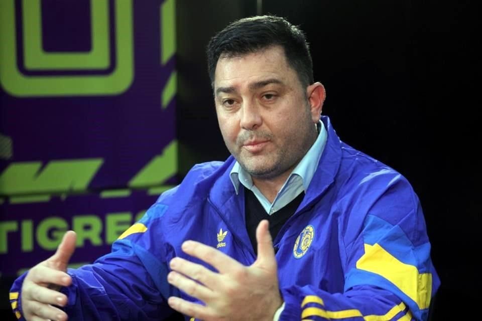 Pedro Martínez Losa, DT de Tigres Femenil.