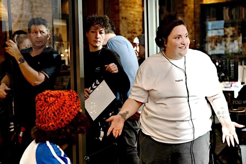 La estrella de la serie 'Girls' dirige y produce una nueva aventura que llega este jueves a Netflix.