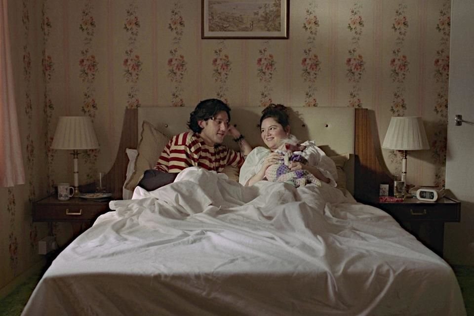 Megan Stalter y Will Sharpe son el alma de 'Demasiado'.