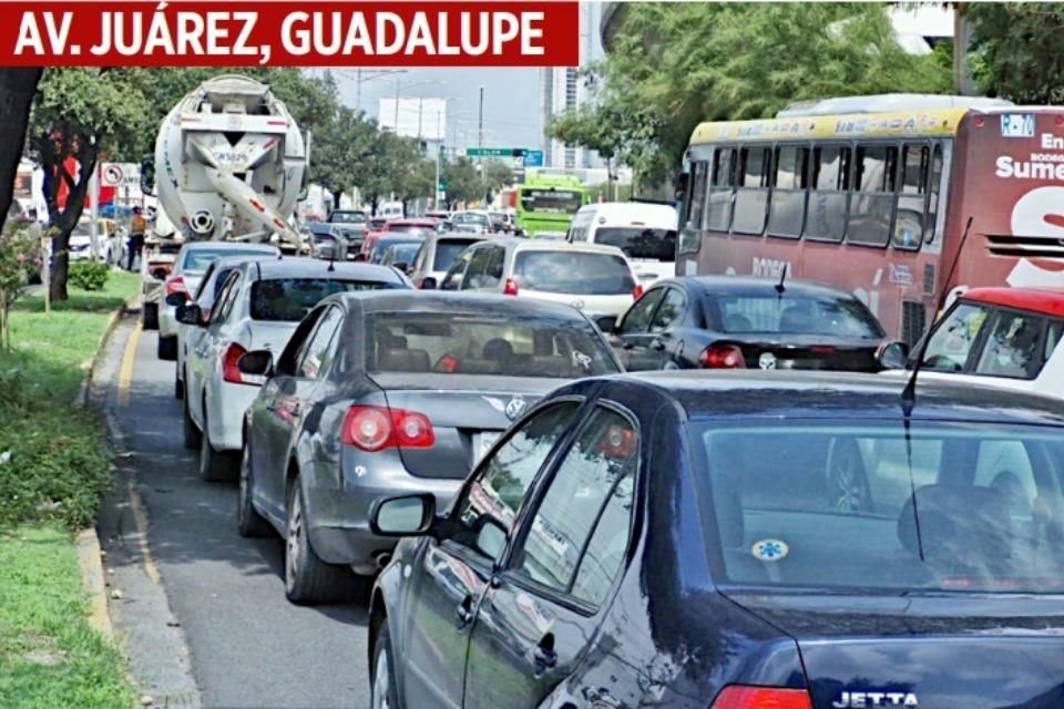 Tras el cierre de carriles, la hora pico se extendió en vialidades de Guadalupe.