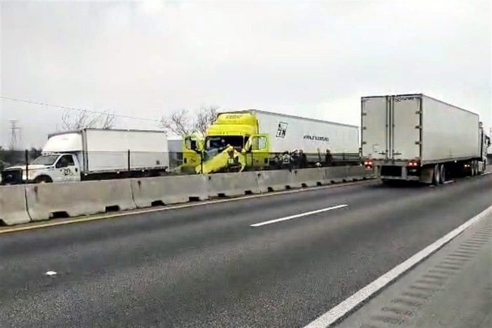 El accidente se registró en el kilómetro 2 del Libramiento Noroeste, en dirección a Saltillo.