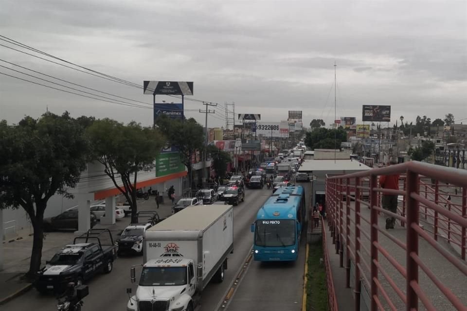 La víctima fue atacada mientras circulaba por Vía José López Portillo, a la altura de la estación Foviiiste del Mexibús.
