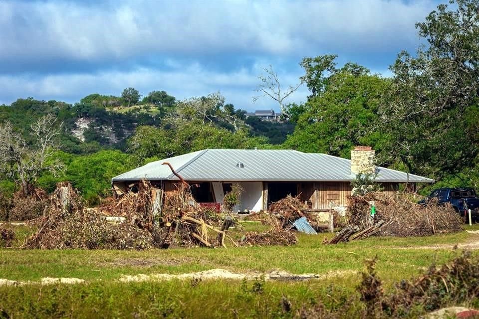 Hasta este mediodía, las autoridades locales han confirmado más de 100 personas fallecidas a causa de las inundaciones.