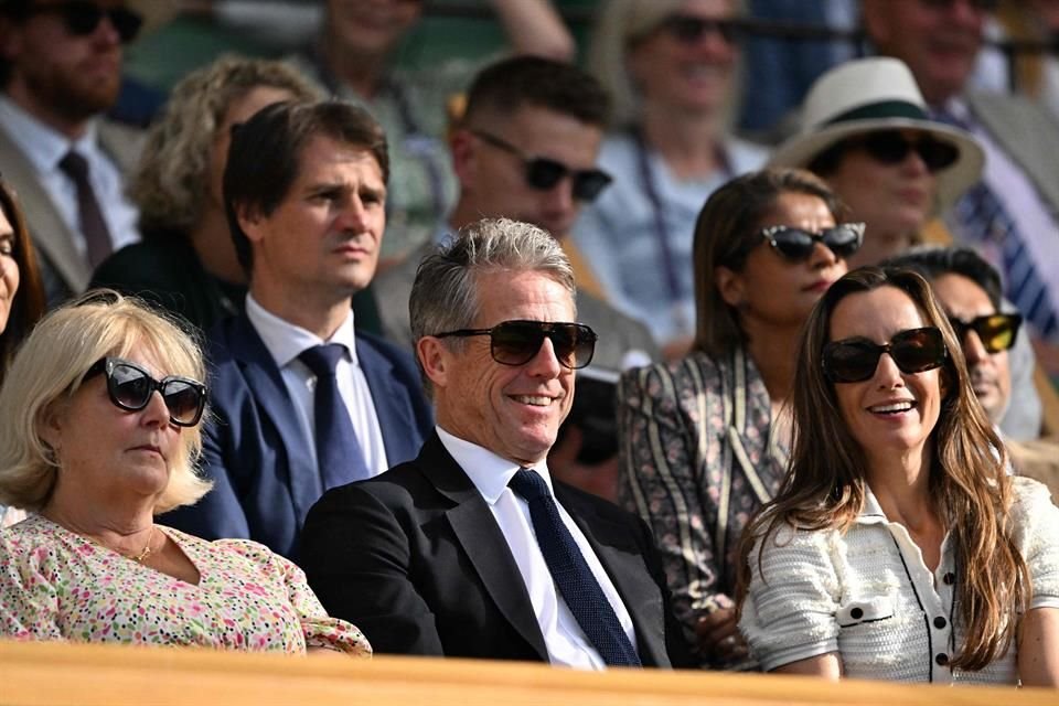 Grant, de 64 años, llegó al All England Lawn Tennis Club acompañado de su esposa, Anna Elisabet Eberstein.