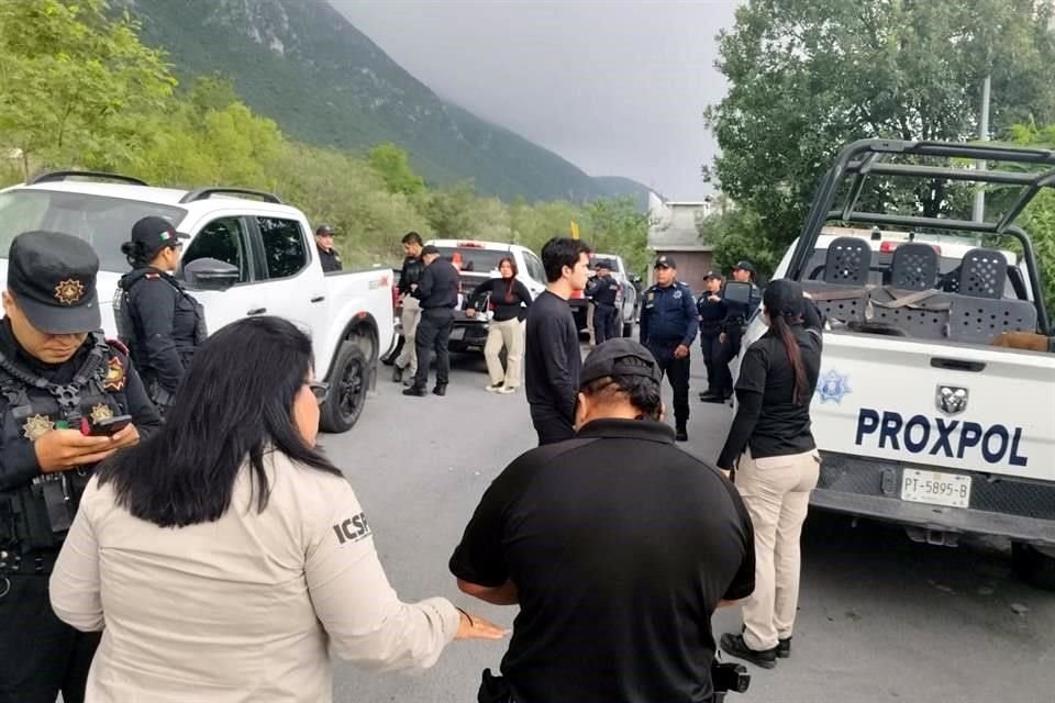 Alrededor de las 8:00 horas inició el operativo en diferentes veredas del Cerro del Topo Chico.