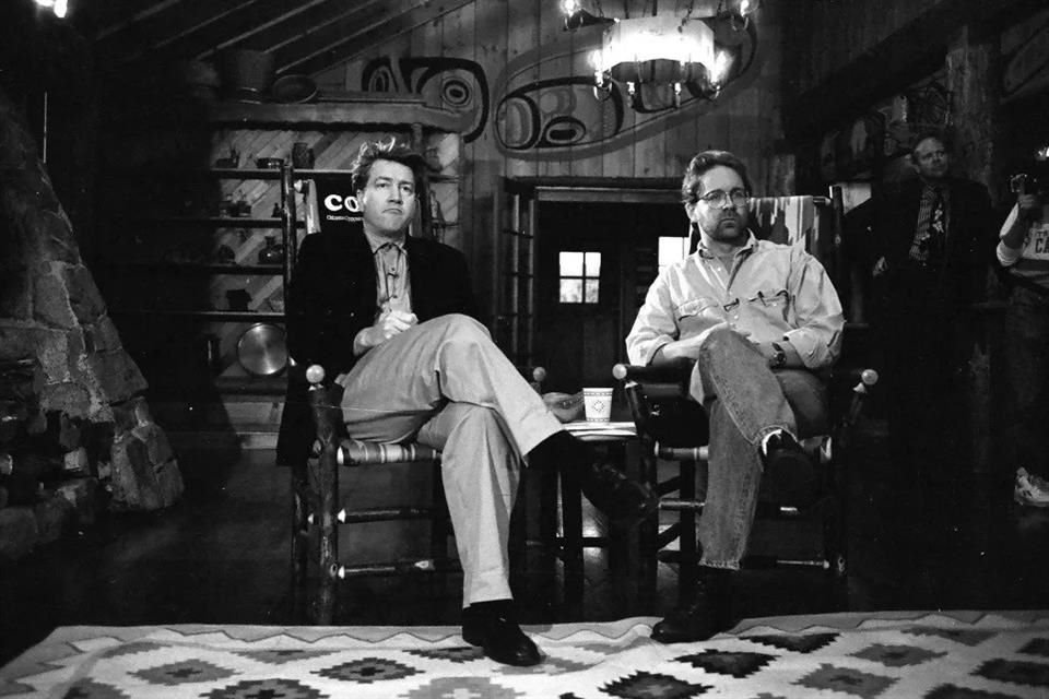 Lynch and Frost revealed the dark side of America with a story filled with lies, guilt, and perversions.
