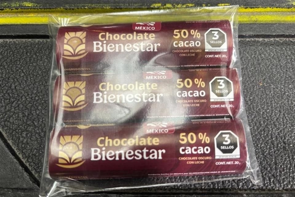 La barra de Chocolate del Bienestar tiene tres sellos de advertencia.