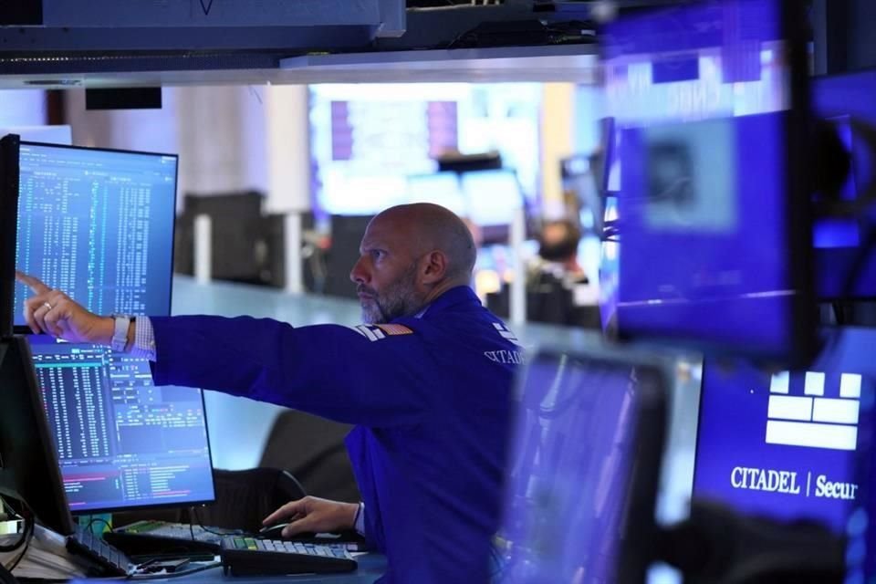 La atención del mercado se mantiene a la espera de nuevos anuncios sobre medidas comerciales.