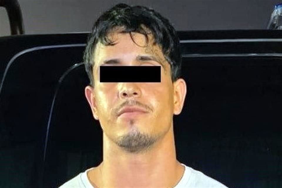  Carlos José L., de 22 años de edad, originario de Colombia.