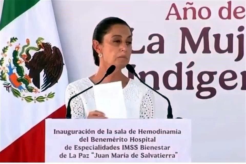 La Presidenta en la inauguración de una sala del Hospital de Especialidades IMSS Bienestar de La Paz.